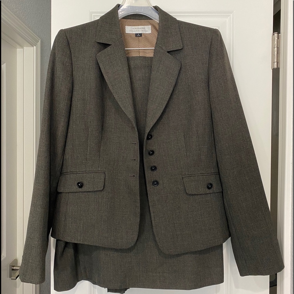 Gorgeous Two-Piece Tahari Skirt Suit